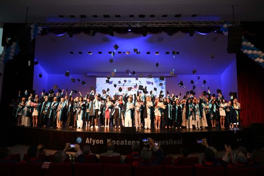 İİBF 2024-2025 Mezuniyet Töreni Gerçekleştirildi.